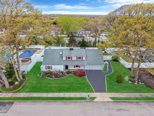 $599,000 | 10 Lehigh Lane, Farmingville, NY 11738