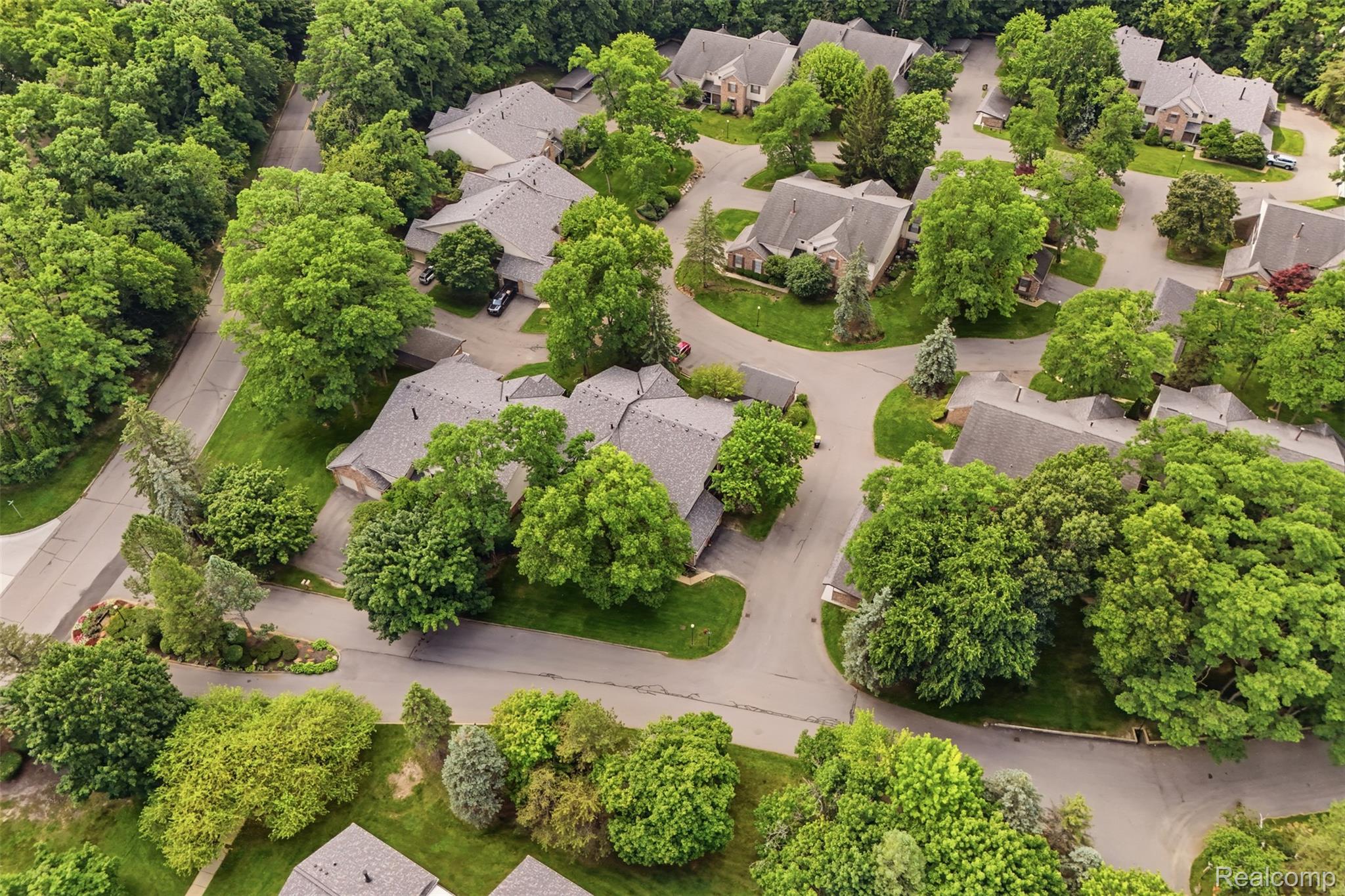 29726 Pine Ridge Circle Farmington, MI 48331 - Photo 32 of 40 Aerial view