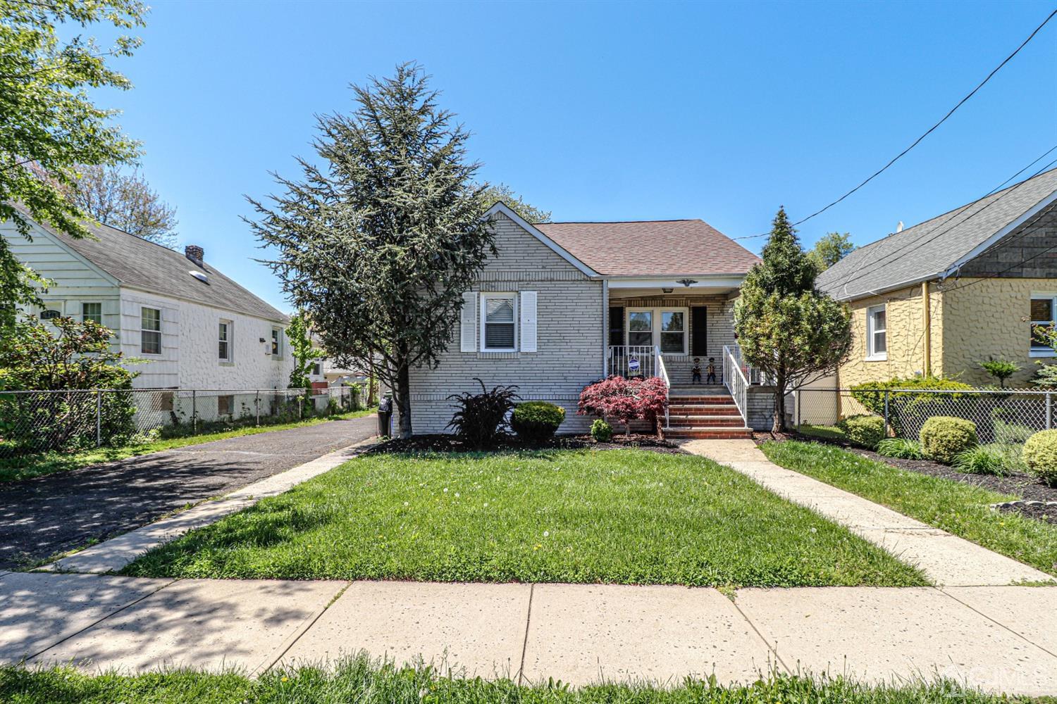 22 Fox Road Edison, NJ 08817 - Photo 1 of 27
