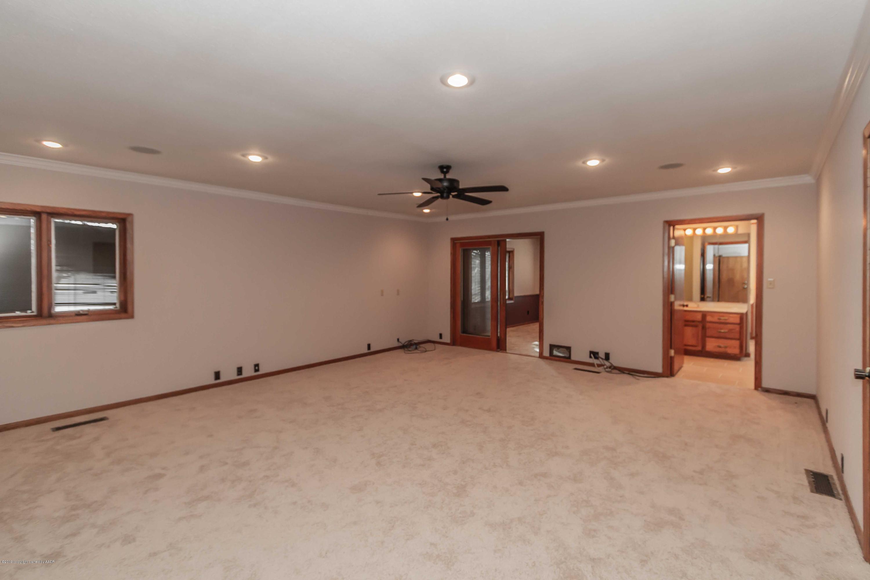 6801 Green Haven Road Amarillo, TX 79110 - Photo 20 of 65 a view of an empty room with a window