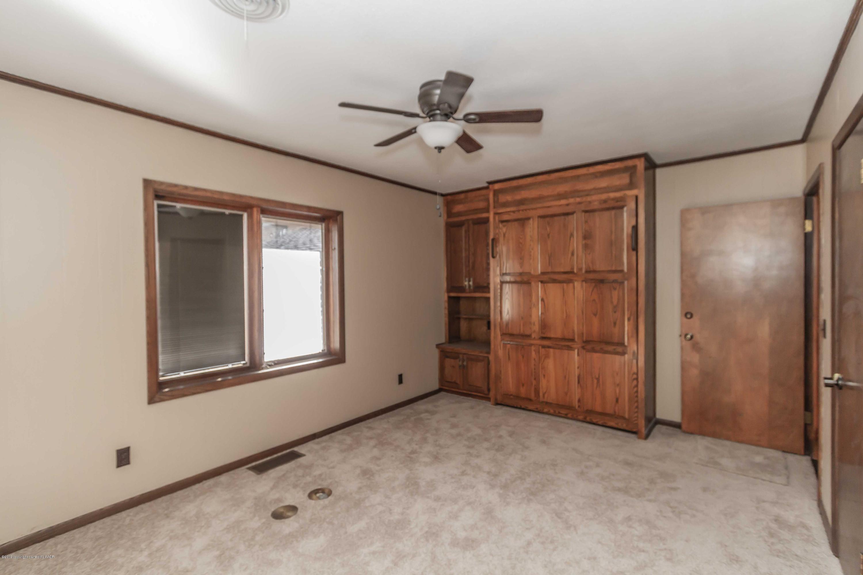 6801 Green Haven Road Amarillo, TX 79110 - Photo 26 of 65 an empty room with windows and fan