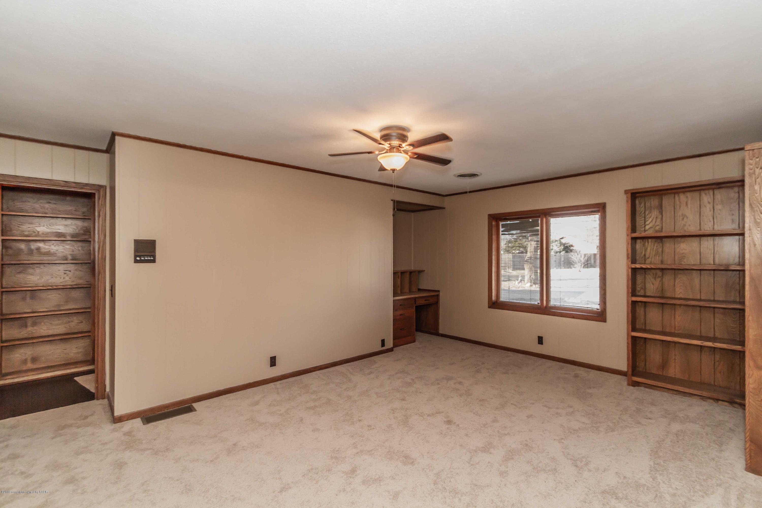 6801 Green Haven Road Amarillo, TX 79110 - Photo 28 of 65 a view of an empty room with a window