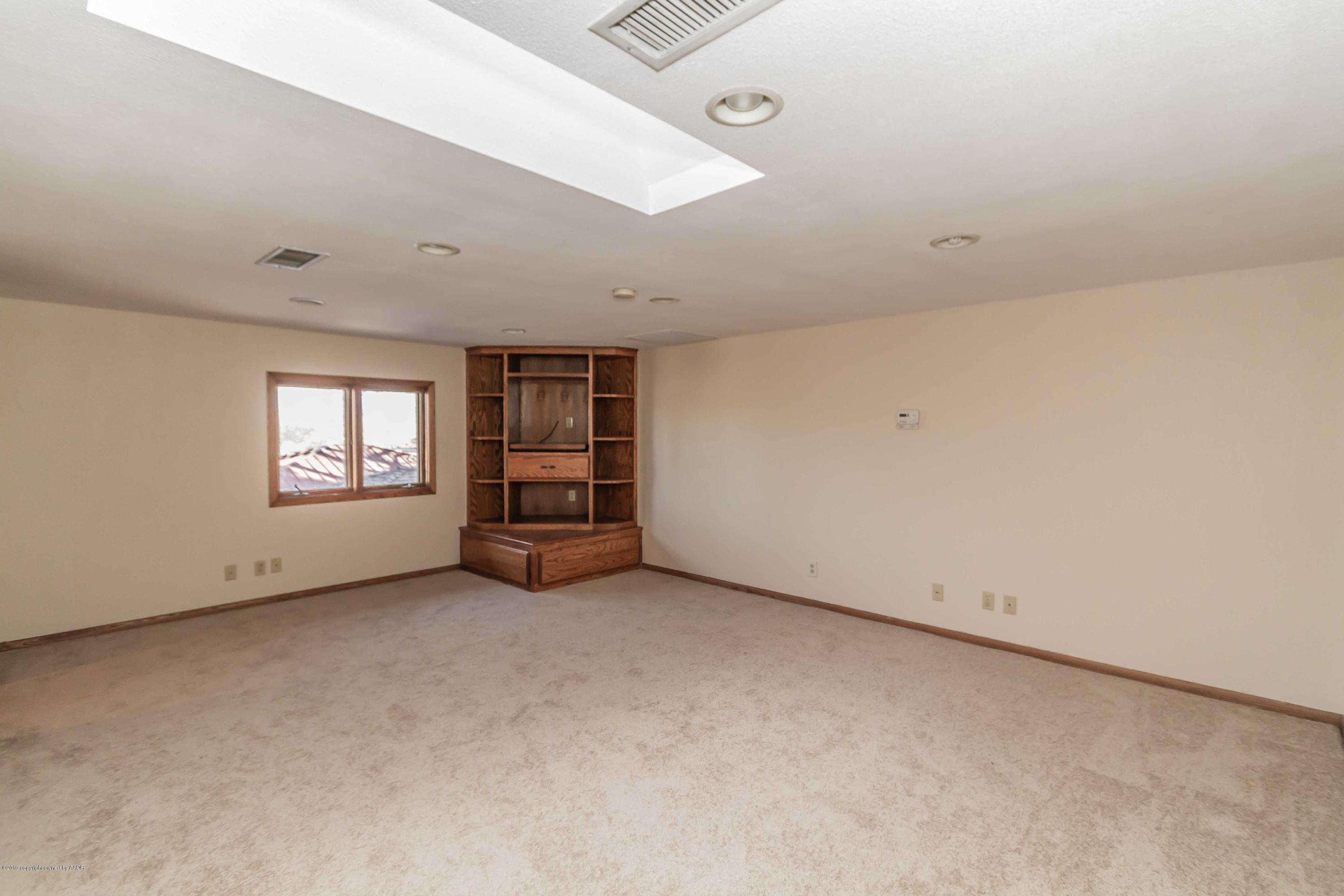 6801 Green Haven Road Amarillo, TX 79110 - Photo 36 of 65 an empty room with closet and cabinet