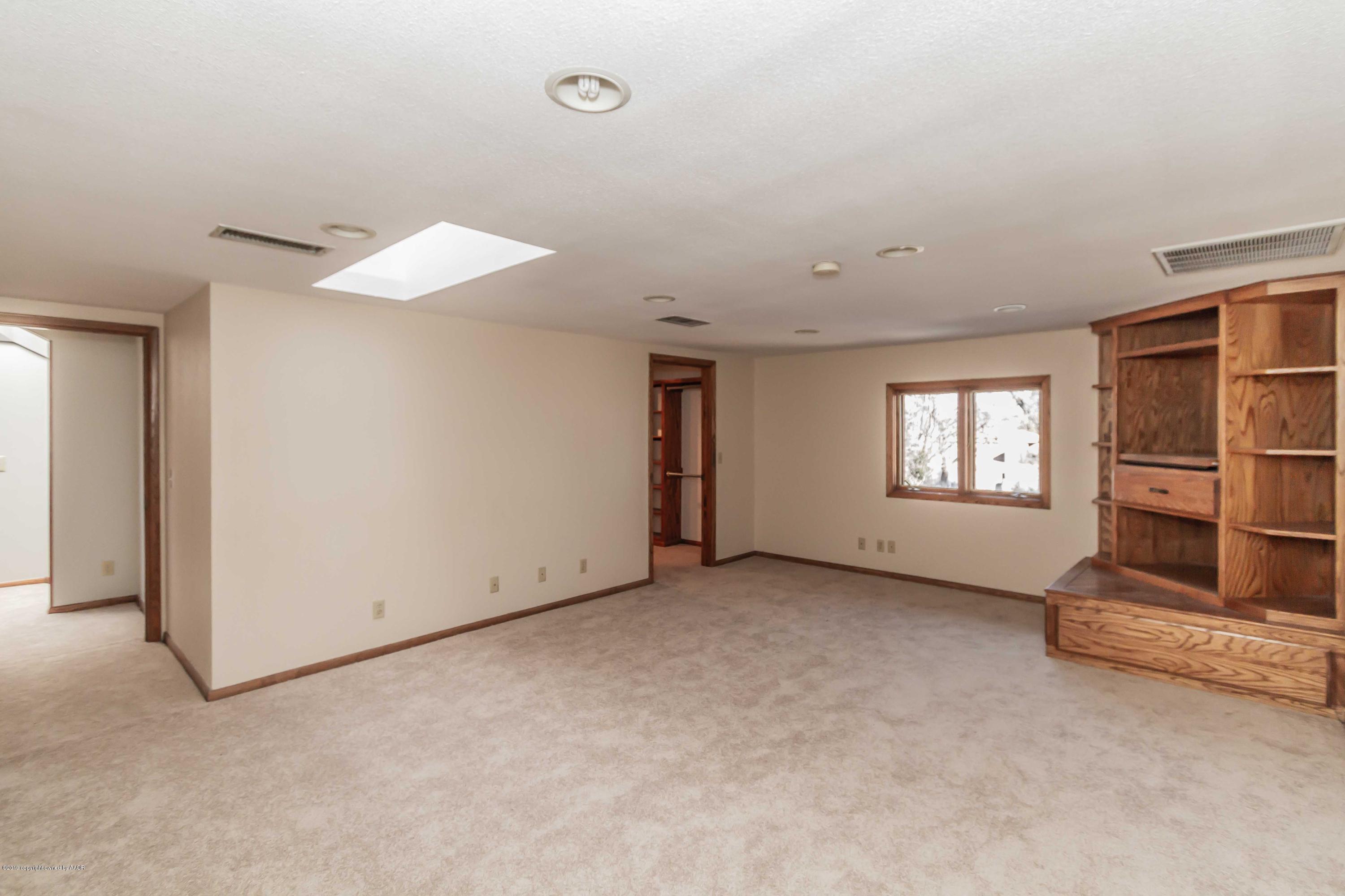 6801 Green Haven Road Amarillo, TX 79110 - Photo 37 of 65 an empty room with windows