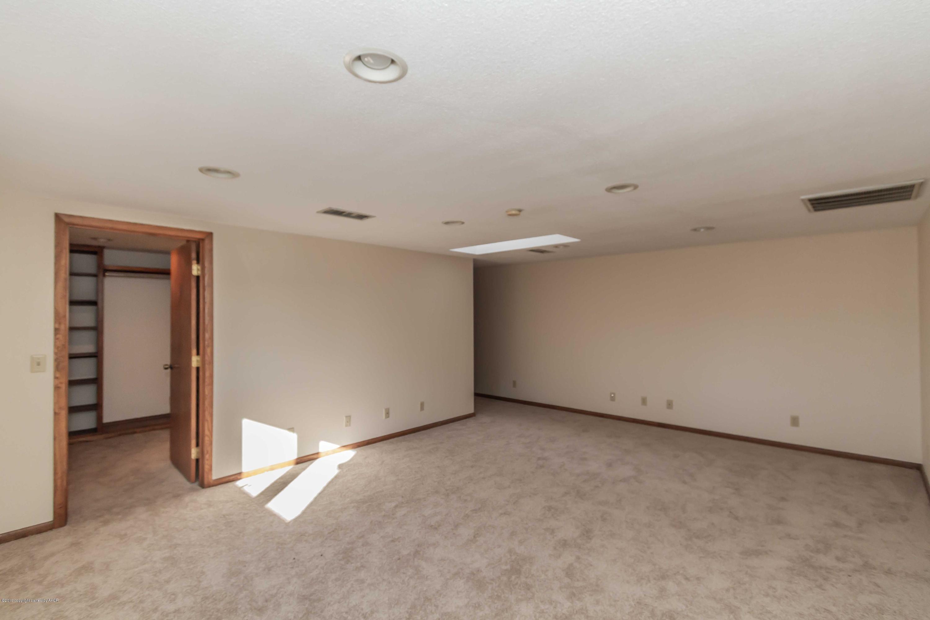 6801 Green Haven Road Amarillo, TX 79110 - Photo 41 of 65 an empty room with closet