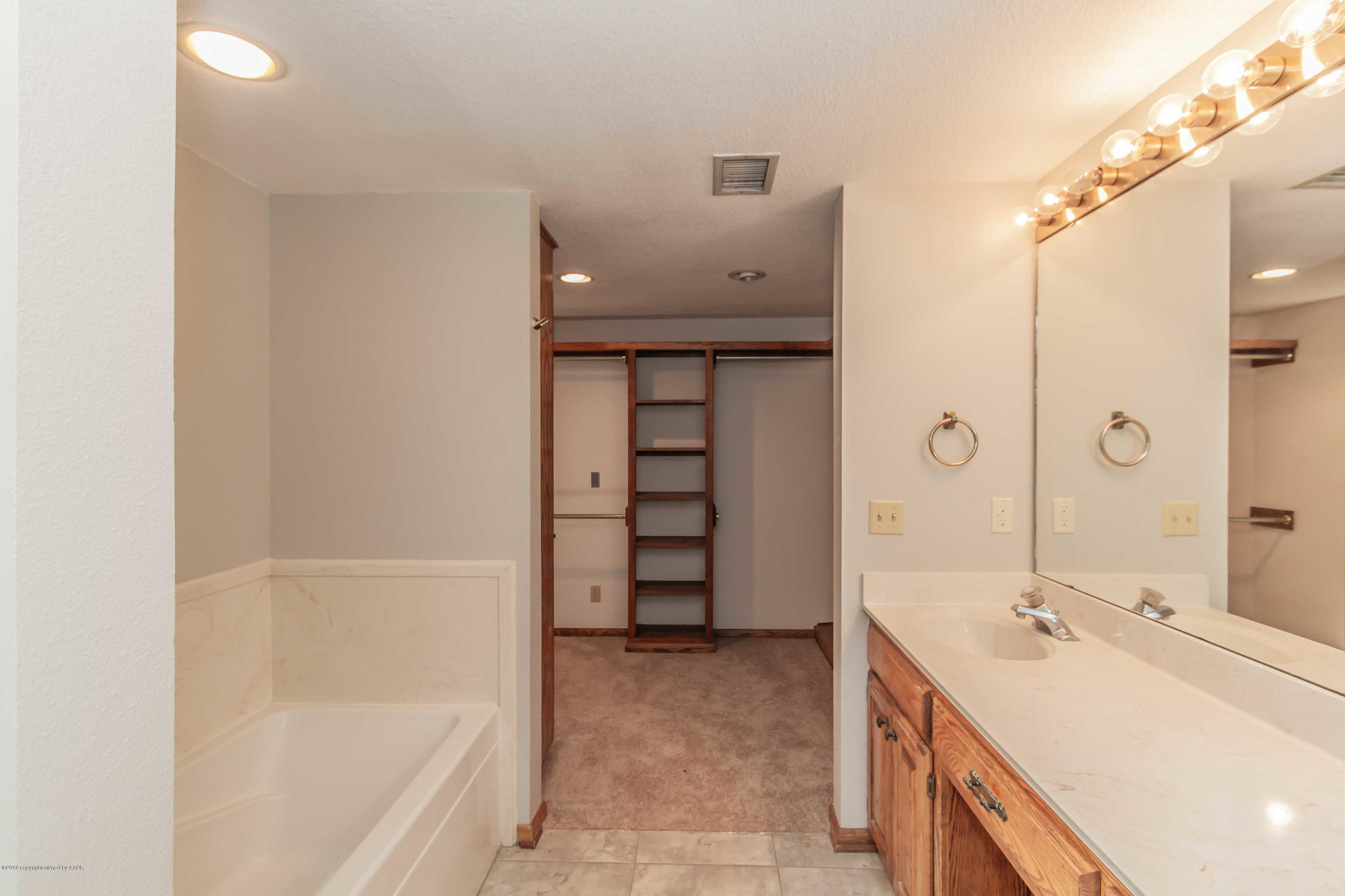 6801 Green Haven Road Amarillo, TX 79110 - Photo 43 of 65 BATHROOM 6 VIEW 2