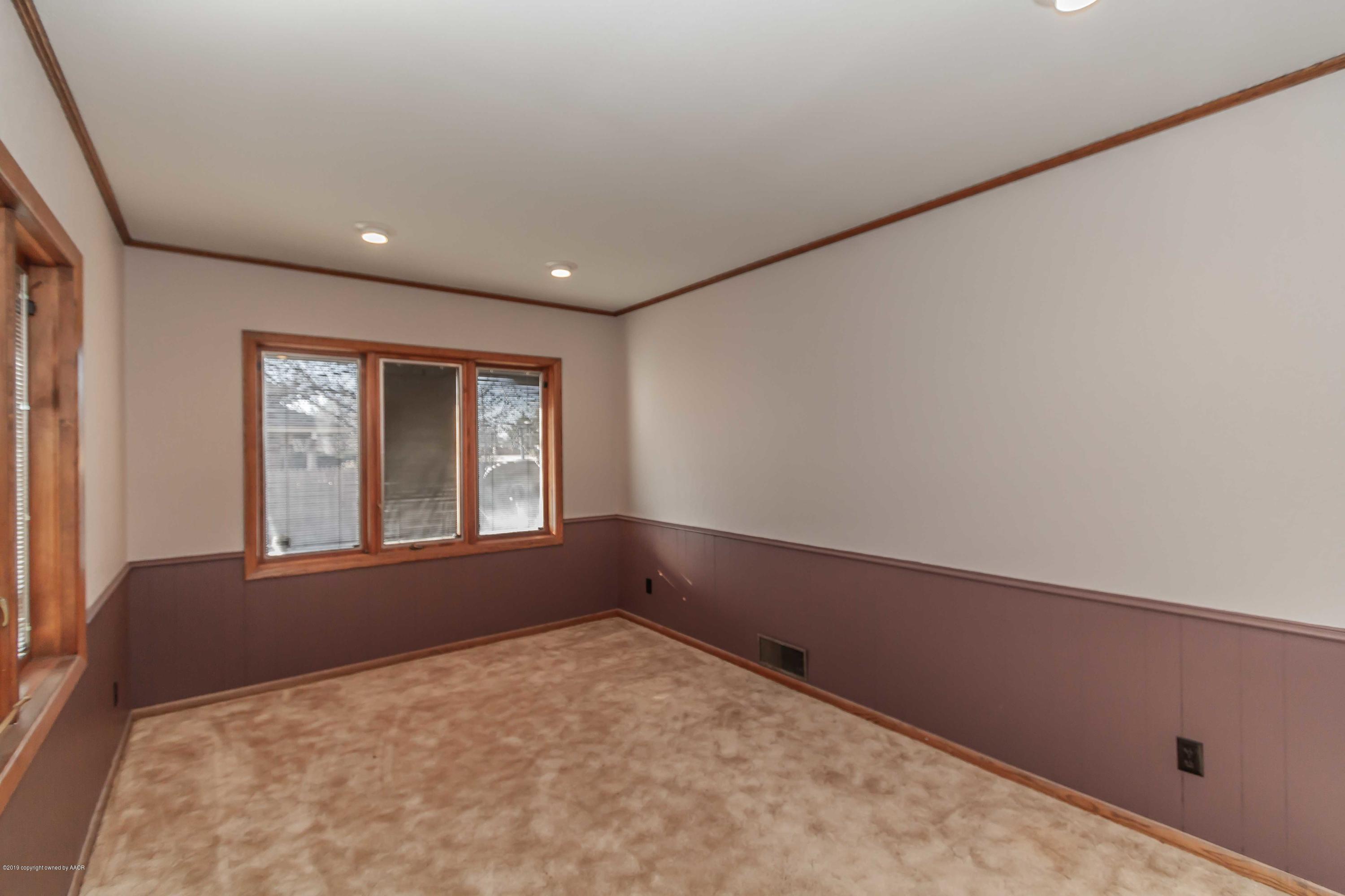 6801 Green Haven Road Amarillo, TX 79110 - Photo 44 of 65 an empty room with windows