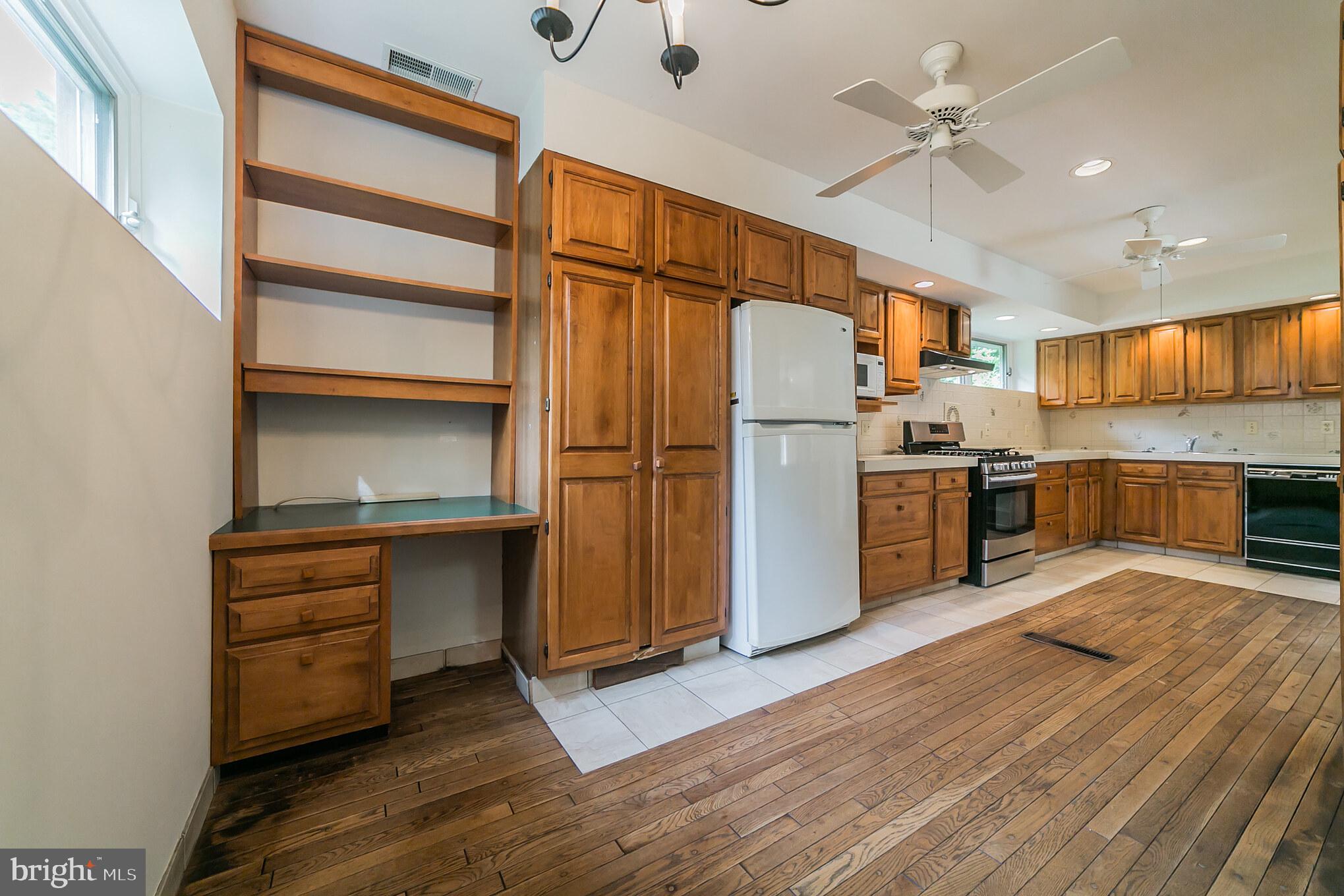 26 Devonwood Road Wayne, PA 19087 - Photo 11 of 22 Kitchen with Eat-In Nook