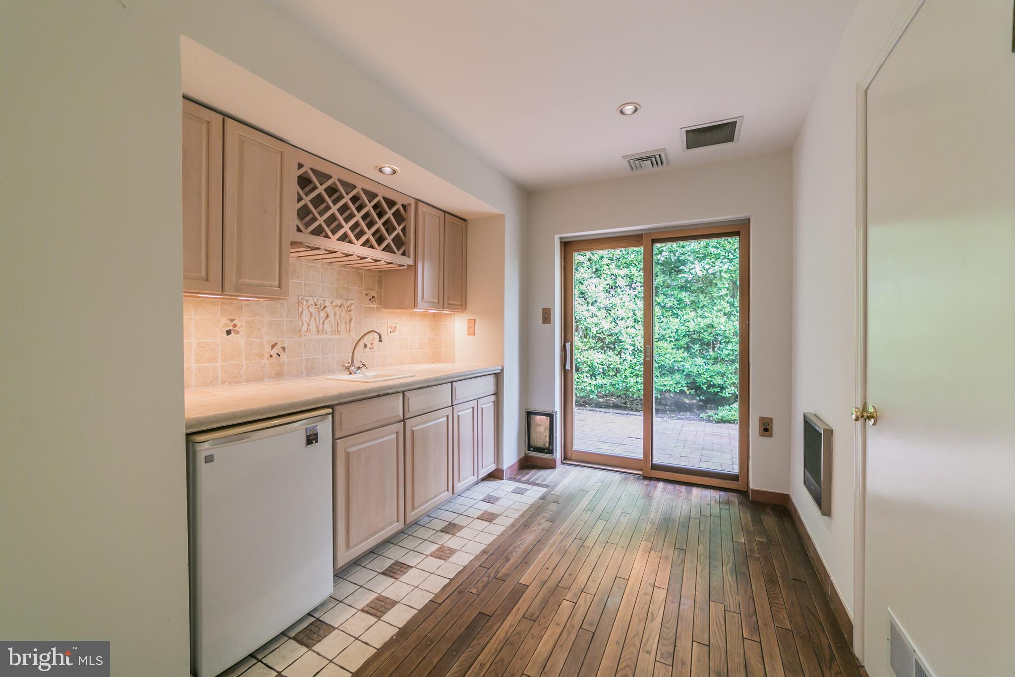 26 Devonwood Road Wayne, PA 19087 - Photo 12 of 22 Butlers Pantry