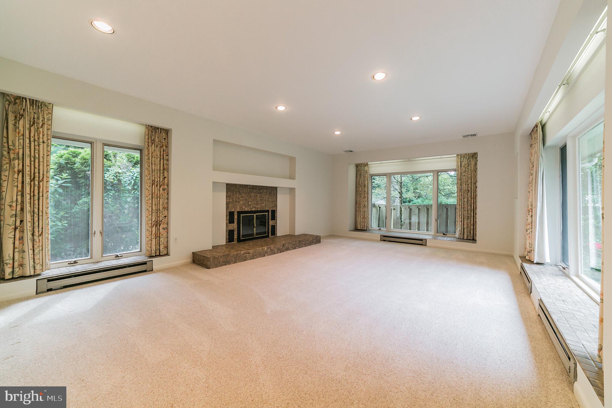26 Devonwood Road Wayne, PA 19087 - Photo 5 of 22 Living Room