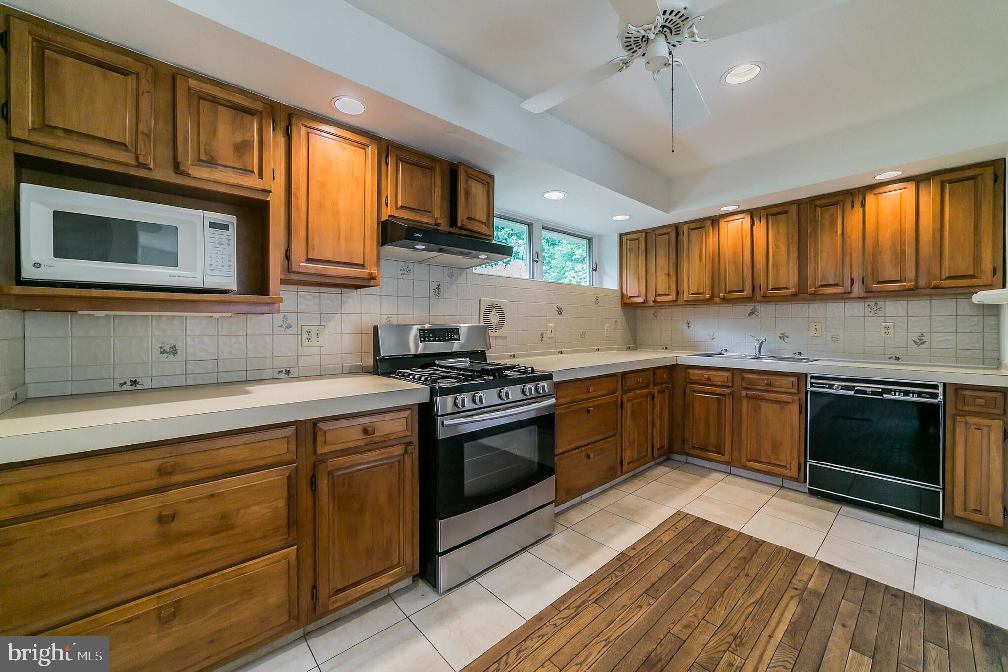 26 Devonwood Road Wayne, PA 19087 - Photo 9 of 22 Kitchen