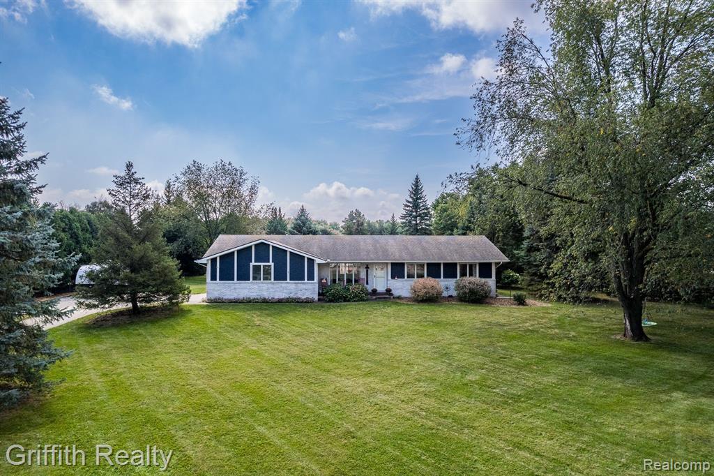 12034 Larkins Road Brighton, MI 48114 - Photo 1 of 31