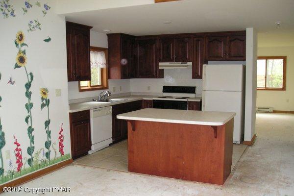 21 Old Timber Road Mount Pocono, PA 18344 - Photo 6 of 8 a kitchen with stainless steel appliances a stove a sink and a refrigerator