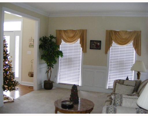 175 Hoon Road Butler, PA 16001 - Photo 4 of 18 Living Room.