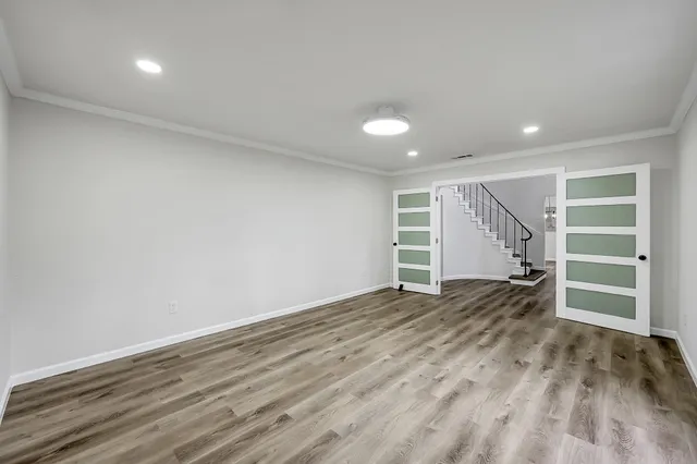an empty room with windows and ceiling fan view