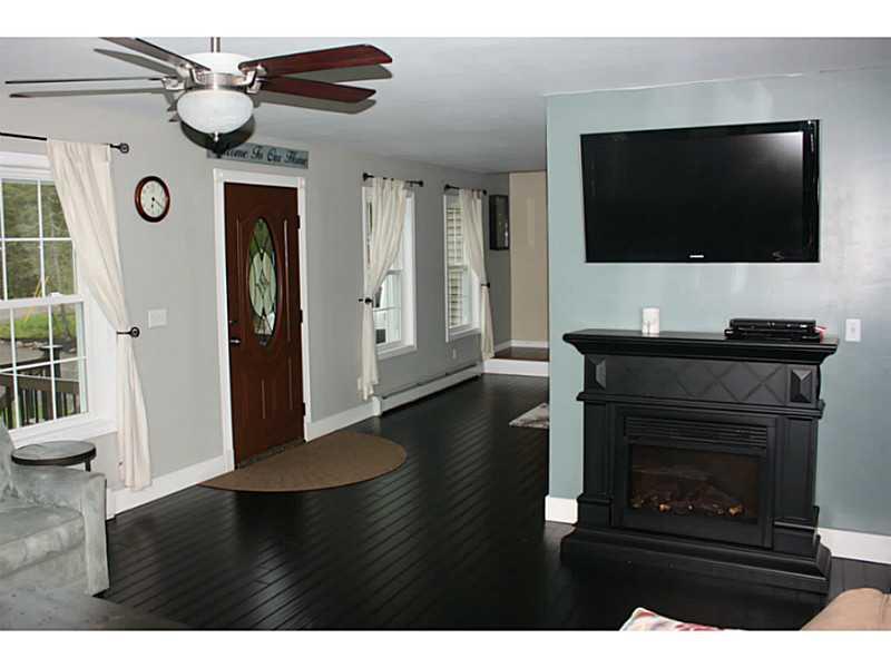 22 Jane Street Augusta, ME 04330 - Photo 12 of 35 Living Room.