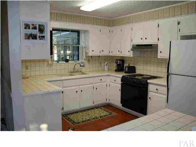 4714 Shell Road Milton, FL 32583 - Photo 3 of 22 Roomy Kitchen