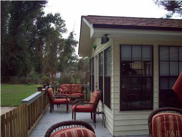 4714 Shell Road Milton, FL 32583 - Photo 6 of 22 Outside Florida Room