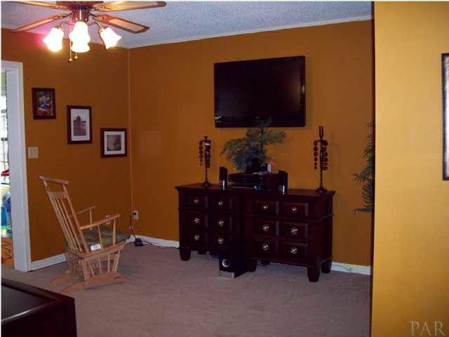4714 Shell Road Milton, FL 32583 - Photo 8 of 22 Family Room