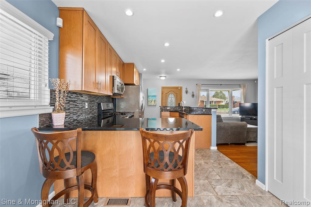 3903 Mark Orr Road Royal Oak, MI 48073 - Photo 9 of 37 Gallery Image 9