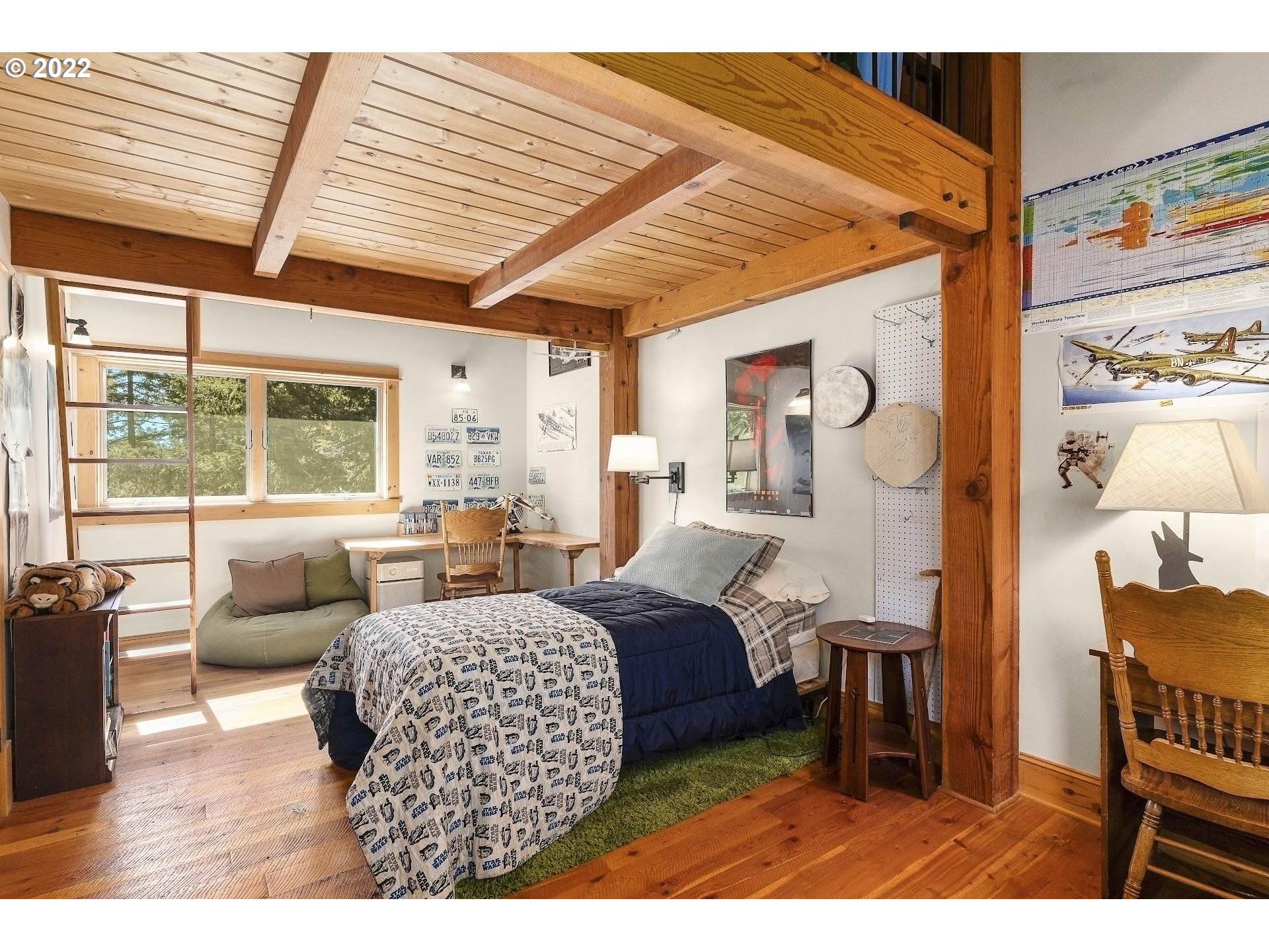 181 Lyons Road White Salmon, WA 98672 - Photo 19 of 32 a bedroom with furniture and a large window