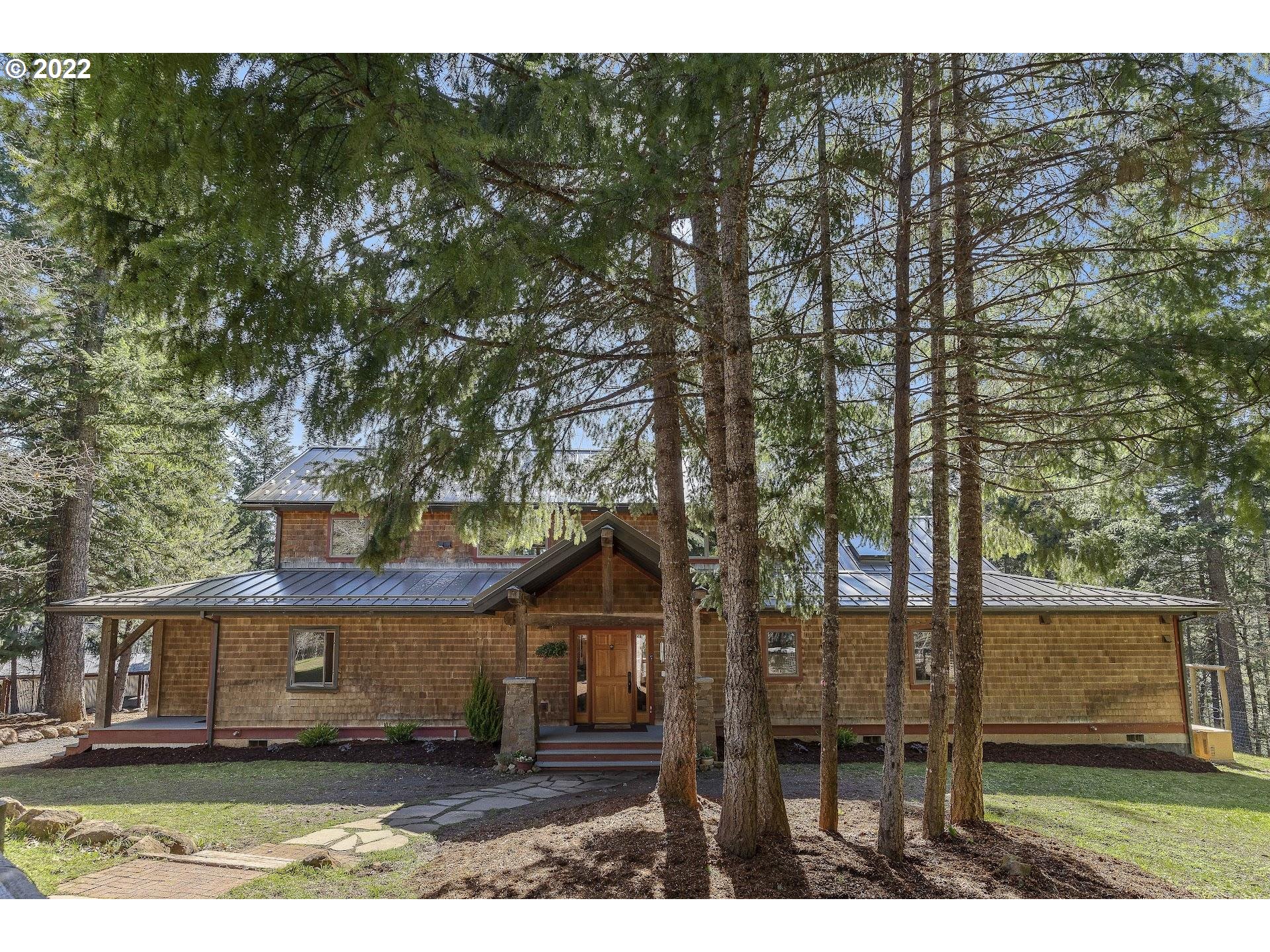 181 Lyons Road White Salmon, WA 98672 - Photo 2 of 32 a view of a back yard