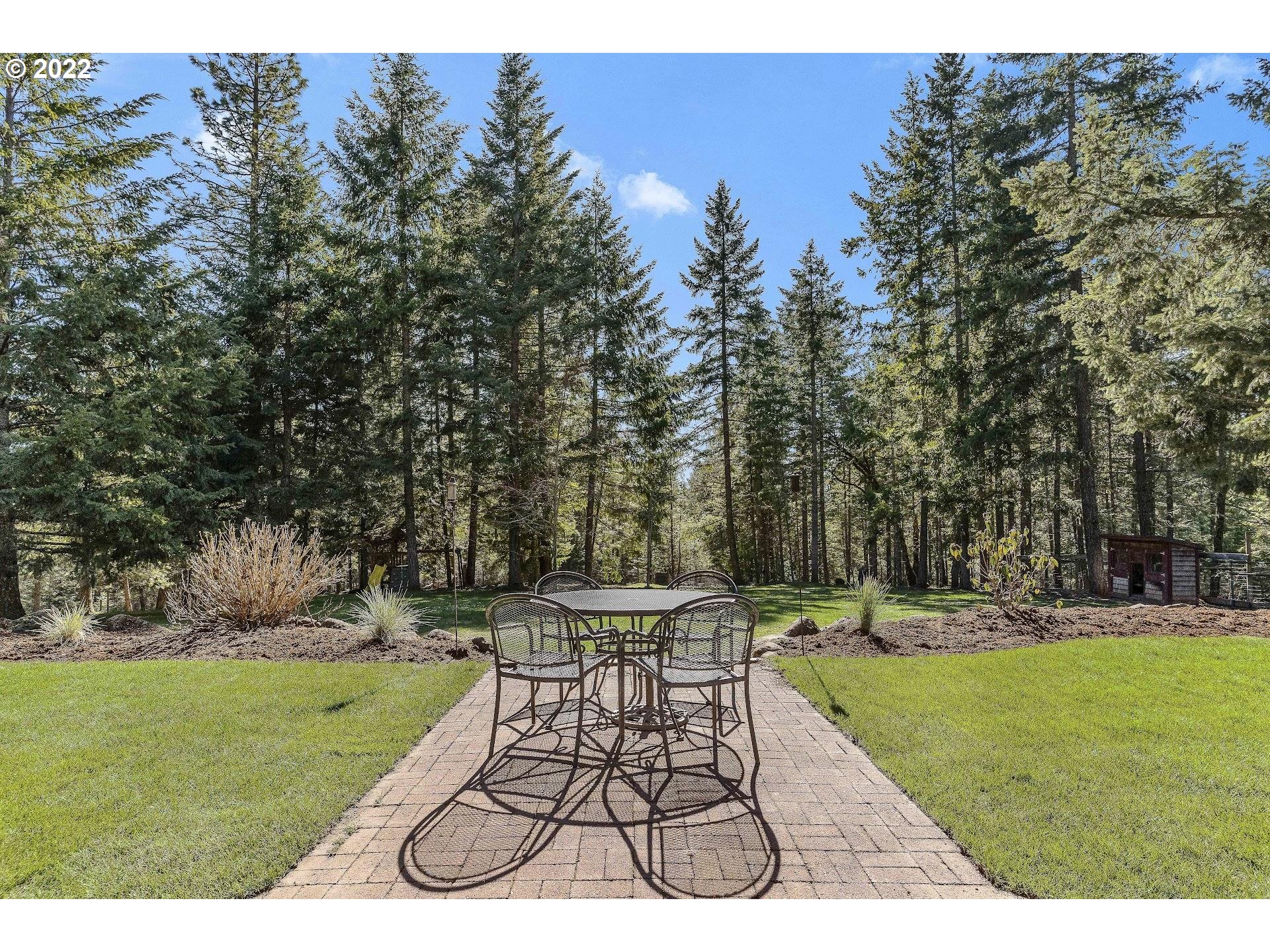 181 Lyons Road White Salmon, WA 98672 - Photo 23 of 32 a view of a park with bench and trees