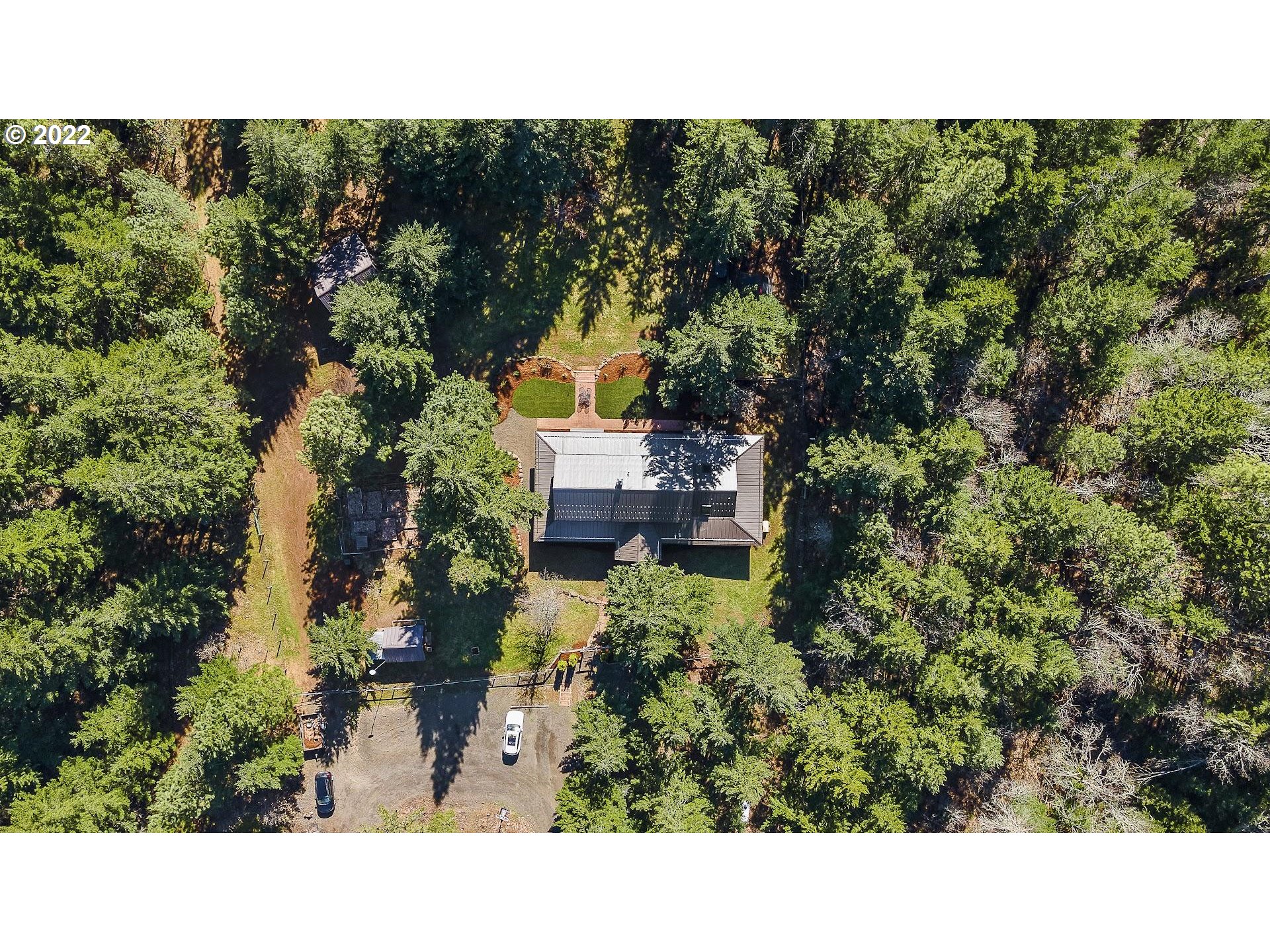 181 Lyons Road White Salmon, WA 98672 - Photo 30 of 32 a black and white photo of a house