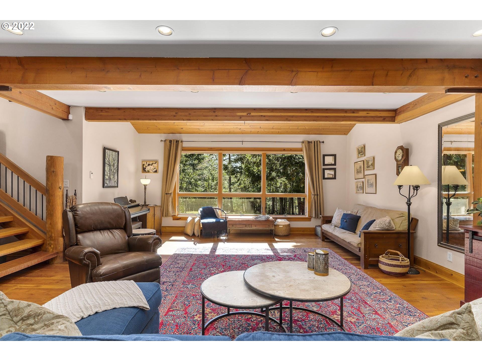 181 Lyons Road White Salmon, WA 98672 - Photo 5 of 32 a living room with furniture and a table