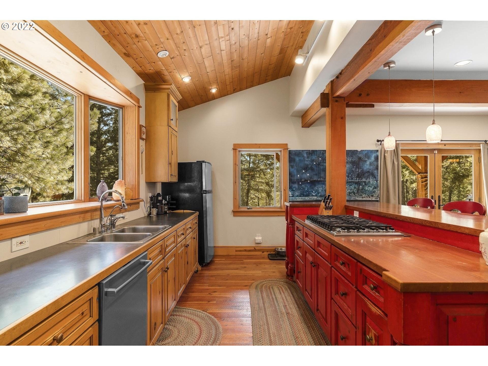 181 Lyons Road White Salmon, WA 98672 - Photo 10 of 32 a kitchen with sink a stove and cabinets