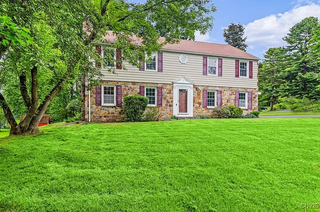 $380,000 | 5 Glen Crest Boulevard, New Hartford, NY 13413