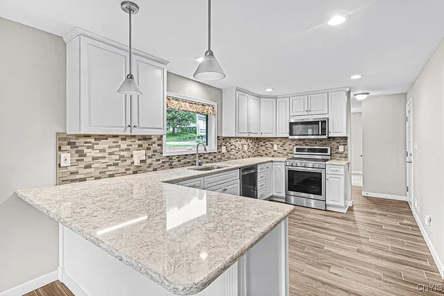 $380,000 | 5 Glen Crest Boulevard, New Hartford, NY 13413