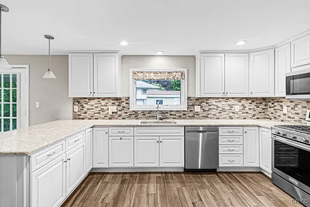 $380,000 | 5 Glen Crest Boulevard, New Hartford, NY 13413