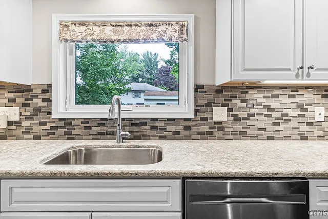 $380,000 | 5 Glen Crest Boulevard, New Hartford, NY 13413