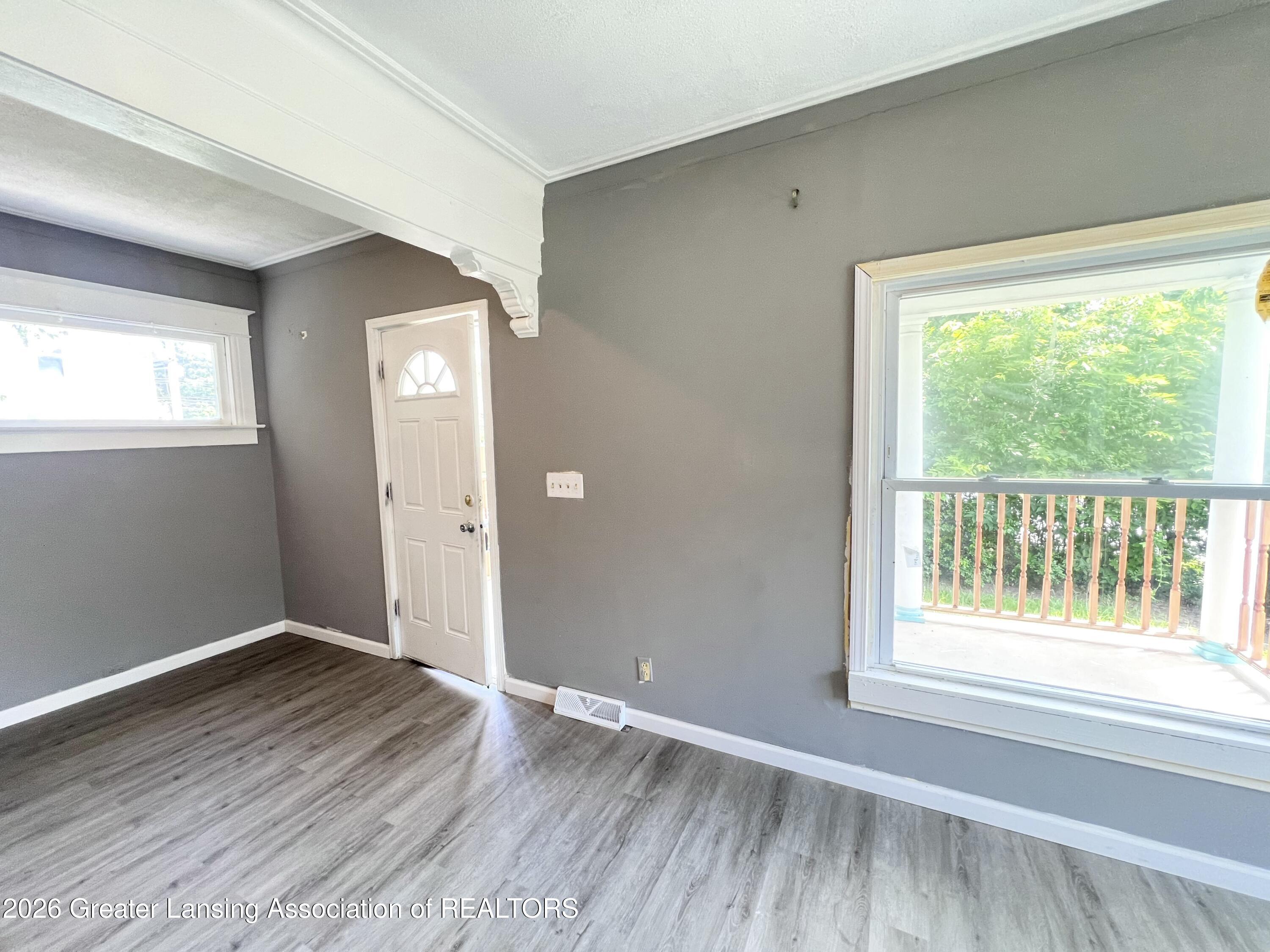 933 Porter Street Lansing, MI 48906 - Photo 8 of 30 3B0EAE2F-1F54-4A61-9DD7-92879A89AB4F