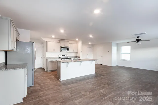 $2,600 | 2125 Allium Drive, Charlotte, NC 28216