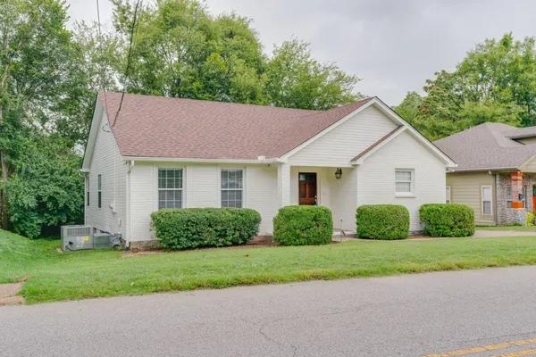 $2,600 | 518 Acklen Park Drive, Nashville, TN 37205