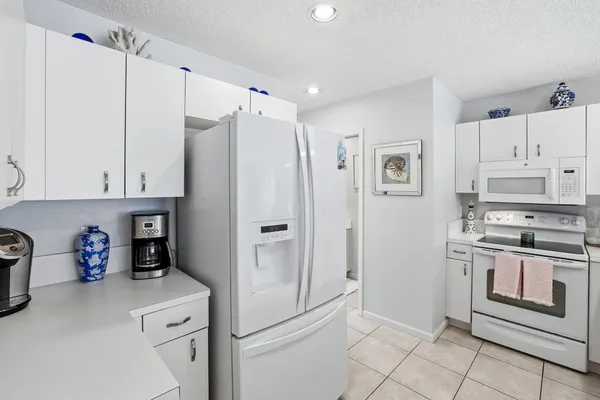$3,895 | 2049 Southeast 6th Street, Unit F, Deerfield Beach, FL 33441
