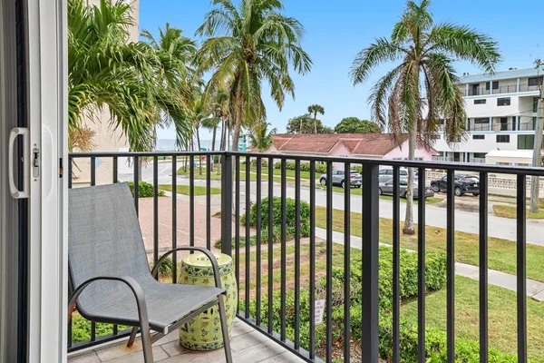 $3,895 | 2049 Southeast 6th Street, Unit F, Deerfield Beach, FL 33441