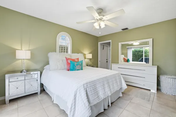 $3,895 | 2049 Southeast 6th Street, Unit F, Deerfield Beach, FL 33441