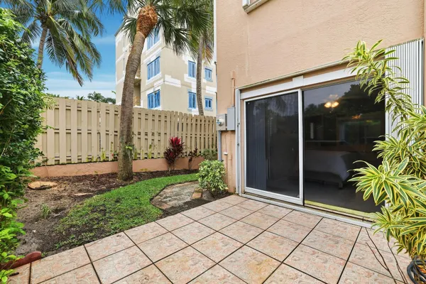 $3,895 | 2049 Southeast 6th Street, Unit F, Deerfield Beach, FL 33441