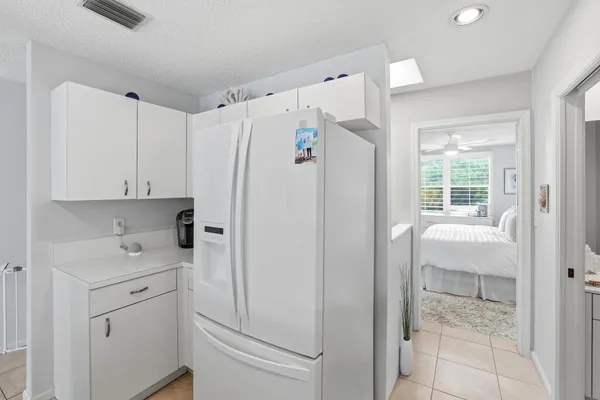 $3,895 | 2049 Southeast 6th Street, Unit F, Deerfield Beach, FL 33441
