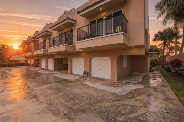 $3,895 | 2049 Southeast 6th Street, Unit F, Deerfield Beach, FL 33441
