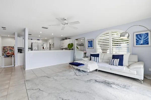 $3,895 | 2049 Southeast 6th Street, Unit F, Deerfield Beach, FL 33441
