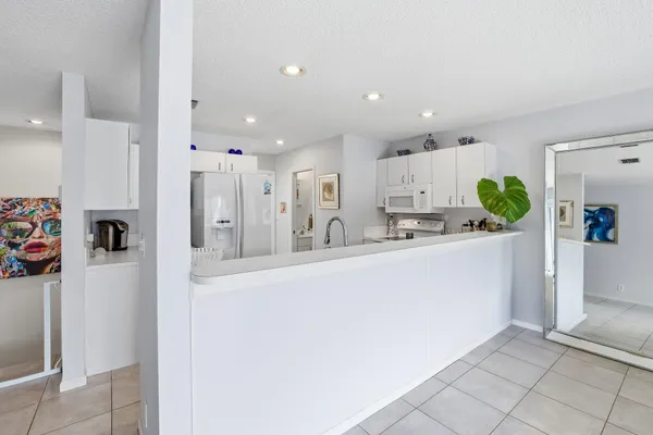 $3,895 | 2049 Southeast 6th Street, Unit F, Deerfield Beach, FL 33441