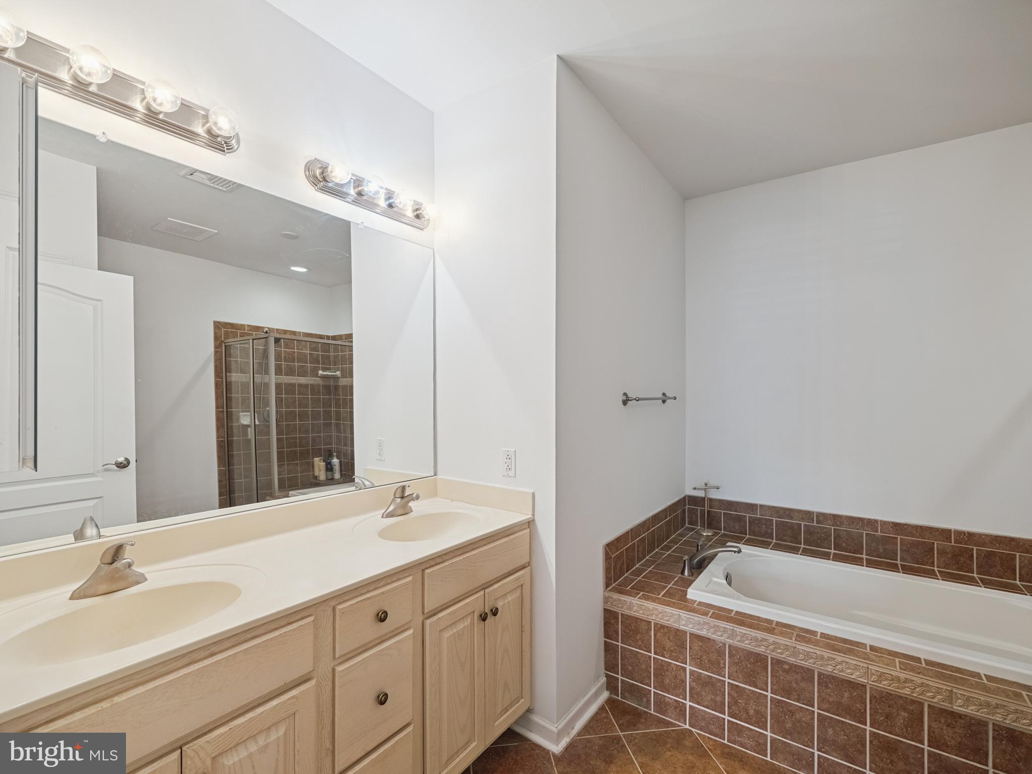 327 Carson Terrace, Unit 327 Huntingdon Valley, PA 19006 - Photo 23 of 39