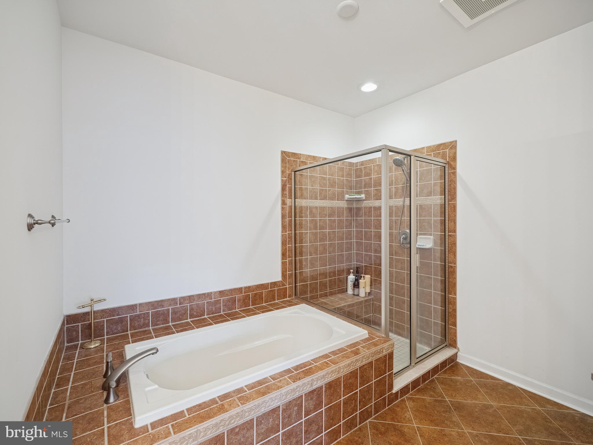 327 Carson Terrace, Unit 327 Huntingdon Valley, PA 19006 - Photo 24 of 39