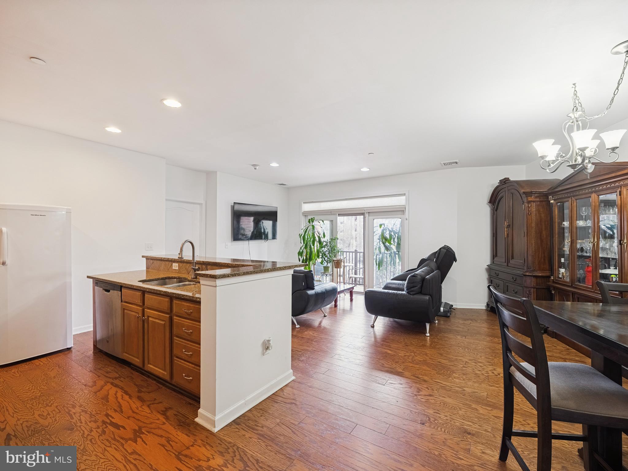 327 Carson Terrace, Unit 327 Huntingdon Valley, PA 19006 - Photo 3 of 39