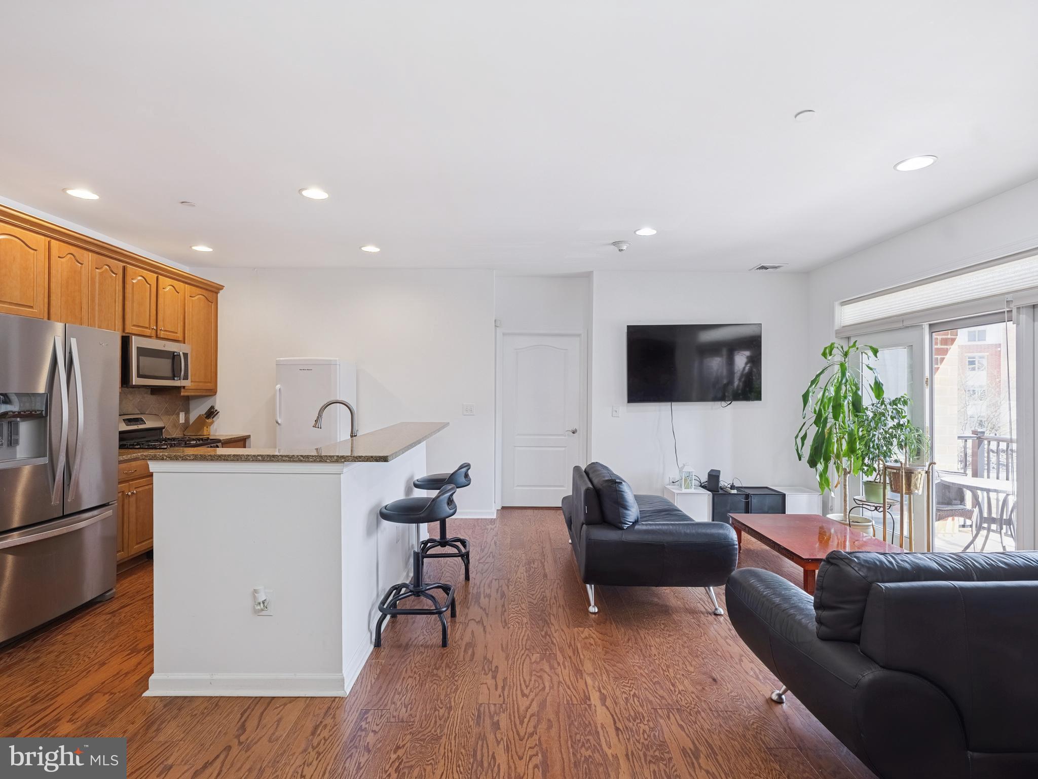 327 Carson Terrace, Unit 327 Huntingdon Valley, PA 19006 - Photo 4 of 39