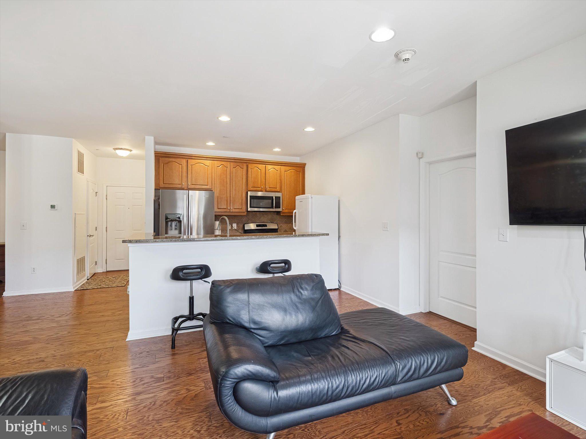 327 Carson Terrace, Unit 327 Huntingdon Valley, PA 19006 - Photo 9 of 39